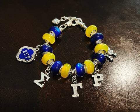 Sigma Gamma Rho Poodle Letter Charm beaded bracelet v2 | 10 - 12 mm adjustable - 550strong